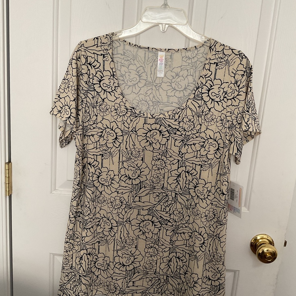 LuLaRoe Black and Cream Floral Short Sleeve Top